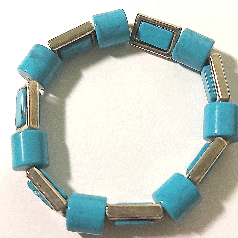 Free Blue & Silver Toned Bead Bracelet